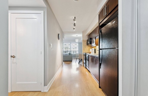 Toronto Entertainment District Apartment | Charming 1-BR Condo in DR Toronto
