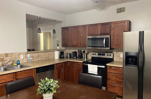 Summit - University Apartment | Charming 2-bedroom apartment near downtown Saint Paul with WiFi