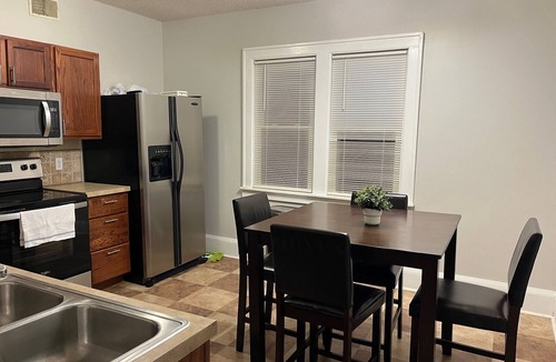 Summit - University Apartment | Charming 2-bedroom apartment near downtown Saint Paul with WiFi
