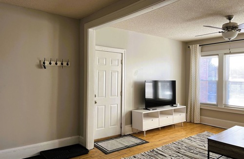 Summit - University Apartment | Charming 2-bedroom apartment near downtown Saint Paul with WiFi