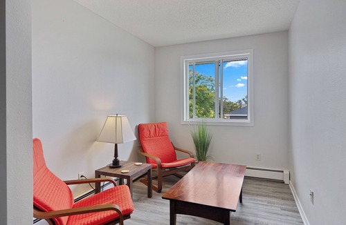 St. Cloud Apartment | Charming 2-bedroom apartment near SCSU with WiFi, AC in delightful St. Cloud!