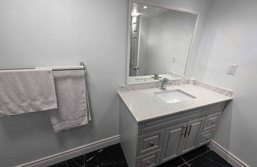 Hurontario House | Charming 2-bedroom basement in Mississauga