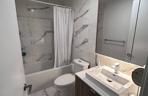 The Queensway Condo | Charming 2-bedroom condo in beautiful Toronto with AC, WiFi