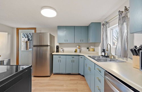 Willmar Cottage | Charming 2-bedroom cottage in delightful Willmar with WiFi, AC