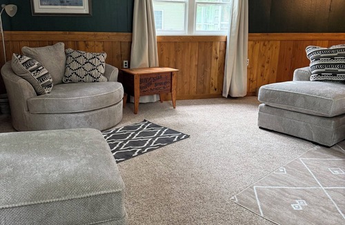 Hackensack House | Charming 2-bedroom home in Hackensack. Enjoy during the summer and winter.