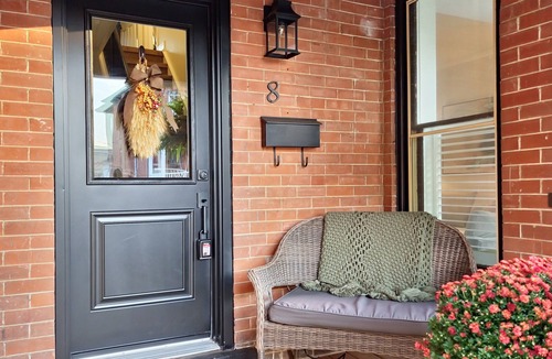 Grimsby House | Charming 2-bedroom heritage home with WiFi, AC in lovely Grimsby
