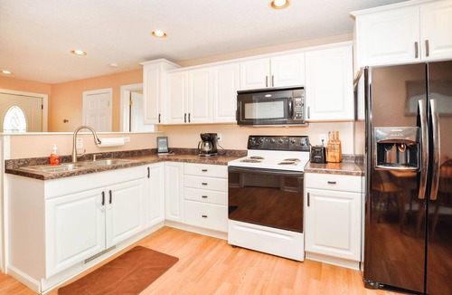 Northrup House | Charming 2 Bedroom House - 2 Miles From Mayo Clinic-Mayo Patient Furnished Home