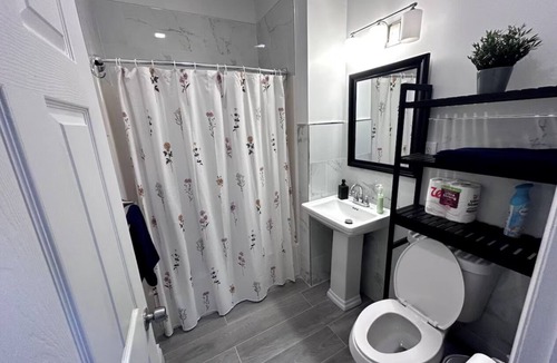 Poughkeepsie Apartment | Charming 2-bedroom apartment with AC, WiFi in superb Poughkeepsie
