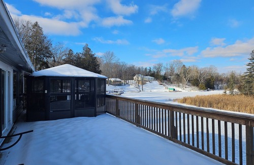 Campbellford Cottage | Charming 2-bedroom waterfront cottage with WiFi, AC, solarium, in campbellford