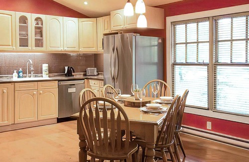 Tobermory House | Charming 2BR Forest Cabin—Little Tub Harbour