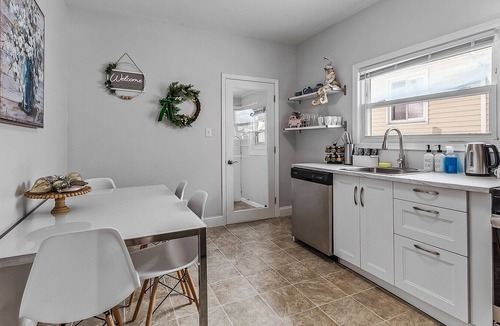 Hopkins House | Charming 2Br House! Remodeled! Wi-Fi, SmartTV, W/D.