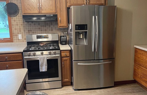 East Grand Forks House | Charming 3-bedroom house 3 mi to altru, 2 mi to UND, and 1 mi to down town