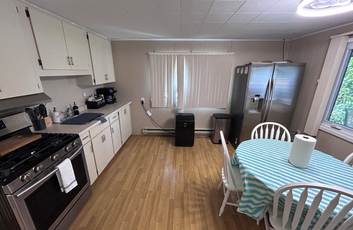 Chatham-Kent Cottage | Charming 3 bedroom cottage, canal access to lake St Clair, family & pet friendly