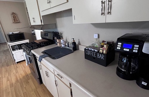 Chatham-Kent Cottage | Charming 3 bedroom cottage, canal access to lake St Clair, family & pet friendly