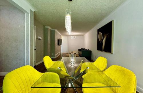 Richmond Hill Villa | Charming 3 Bedroom Home In Richmond Hill