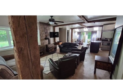 Jordan Cabin | Charming 3 bedroom cottage on Niagara Escarpment