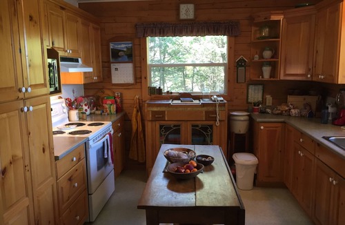 Arden Cottage | Charming 3-bedroom cottage/home overlooking Big Gull Lake in Central Frontenac
