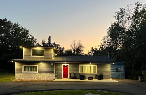 Virginia Cottage | Charming 3 bedroom get-a-way cottage, steps to Lake Simcoe