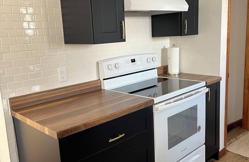 Moose Lake House | Charming 3-bedroom plus bunkhouse sleeps up to 10 with WiFi and AC in Moose Lake