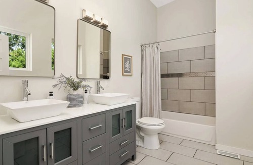 Mankato House | Charming 3-bedroom townhome with fitness room and AC in lovely Mankato