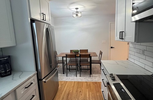 Plymouth House | Charming 3-bedroom house in amazing Minneapolis west metro with WiFi, AC, yard