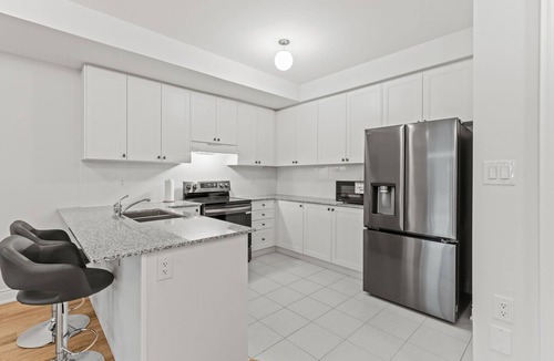 Vaughan House | Charming 3-Story Townhouse, Free Parking