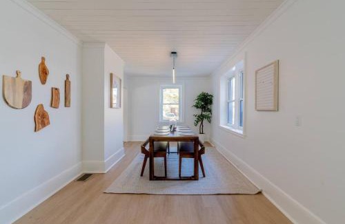 Grand Bend House | Charming 3BR Beach House with BBQ in Grand Bend