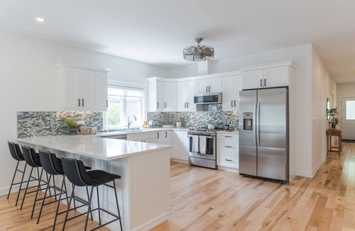 Port Hope House | Charming 3BR Bungalow + Hot Tub in Port Hope