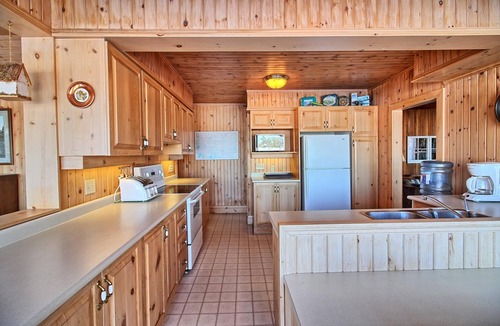 Muskoka Lakes Cottage | Charming, 4 Bed, 2 Bath! Muskoka Room! Beaumaris! Incredible Views!