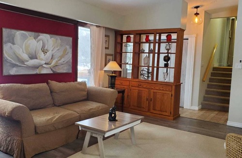 Caledon House | Charming 4-bedroom house in Caledon East with WiFi, AC