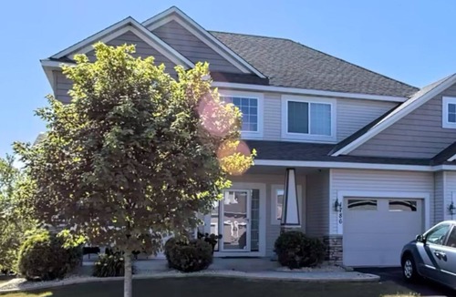 Shakopee House | Charming 4-bedroom single family house with AC, WiFi in lovely Shakopee