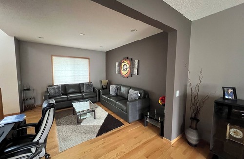 Shakopee House | Charming 4-bedroom single family house with AC, WiFi in lovely Shakopee