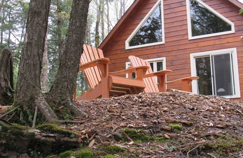 North Kawartha Cottage | Charming 4 season log cabin Lakefront Retreat
