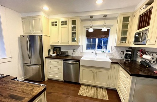 Cochrane House | Charming and Private Home close to all amenities