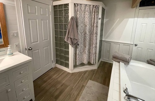 Cochrane House | Charming and Private Home close to all amenities