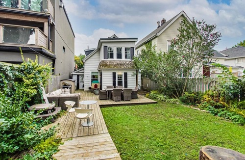 The Beaches House | Charming Beaches Century House, Steps to the Beach & Shops, Downtown in 10 min!