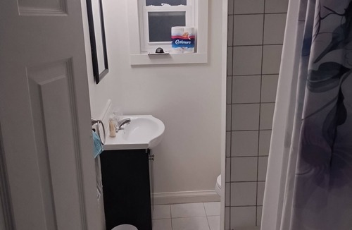 Woodbine - Lumsden House | Charming bedroom in a blissful house in wonderful Toronto with AC and WiFi