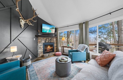 Beech Mountain Cabin | Charming Beech Mtn Home w/Hot Tub, Fire Table, Pet-Friendly & Private Deck