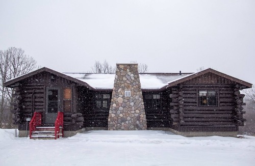 Pequot Lakes Cabin | Charming Cabin Nestled along the Stony Brook Creek