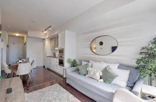 Toronto Entertainment District Condo | Charming CN Tower view condo, steps to Scotiabank Arena and Rogers Centre