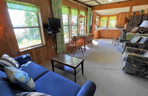 Head Lake House | Charming Cottage: Affordable, Accessible, Close to GTA!