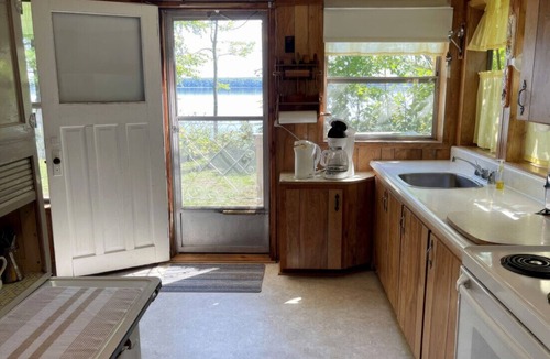 Head Lake House | Charming Cottage: Affordable, Accessible, Close to GTA!