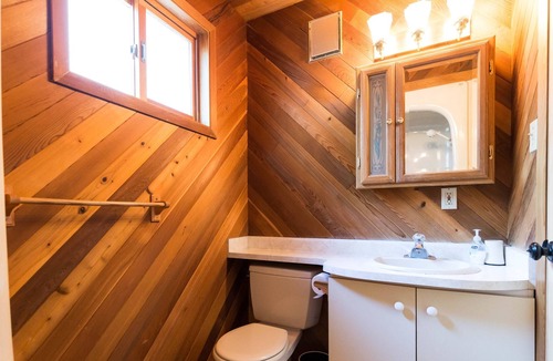 Georgian Bay Cottage | Charming Cottage on Gloucester Pool w/ Firepit, Sauna, Disc Golf Course & more!
