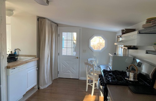 Patterson Cottage | Charming cottage on historic estate
