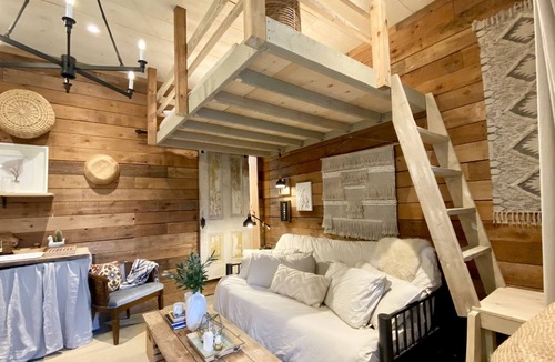 North Dundas House | Charming Countryside Studio with Sleeping Loft
