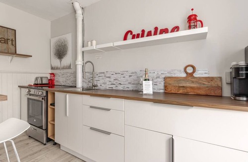 Perth Apartment | Charming European-Style Studio in the Heart of Downtown Perth