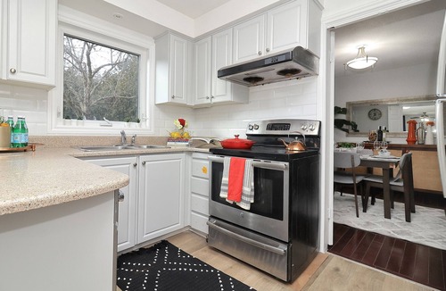 Oakville House | Charming Group Getaway Home Near the Lake – Perfect for Holidays & Reunions!