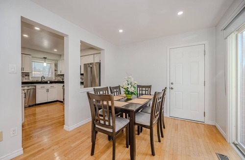 Mississauga House | Charming Home in Toronto Area near Airport, Stores–Ideal Getaway! 🏡