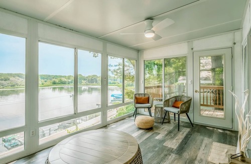 Plymouth Cottage | Charming Lake Cottage Near Minneapolis - Koselig Cottage on Medicine Lake