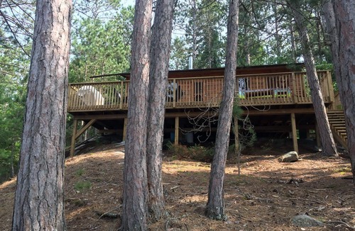 Addington Highlands Cottage | Charming Lake Weslemkoon Retreat
